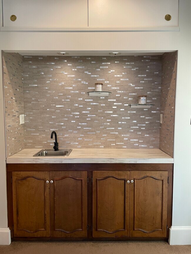 Wet Bar - 471 Virginia St