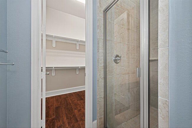 Building Photo - 16811 Kilgarth Dr