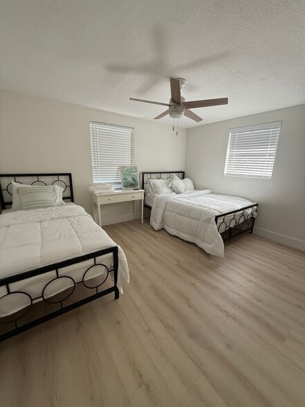 Building Photo - 8114 N Newport Ave