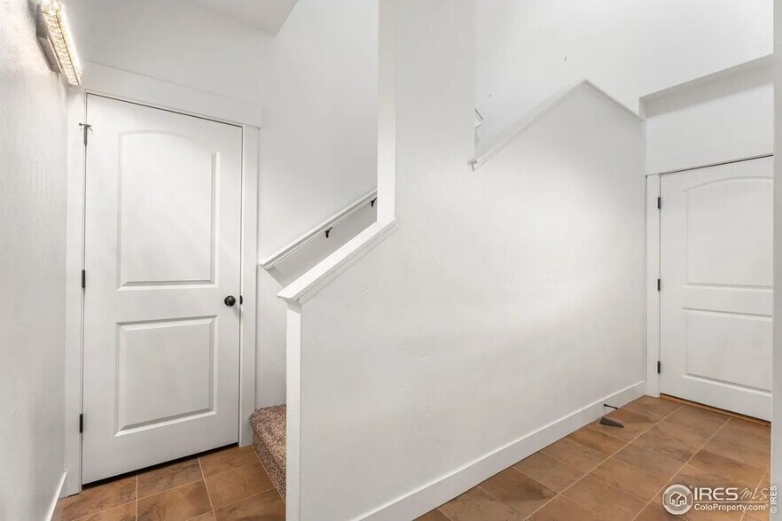 Building Photo - 5020 Cinquefoil Ln