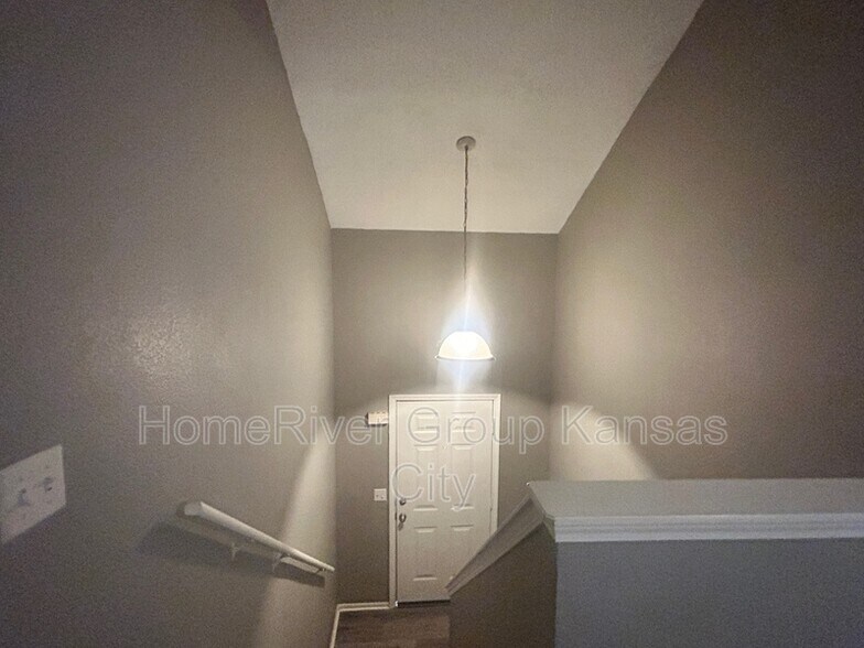 Building Photo - 5631 N Northwood Terrace