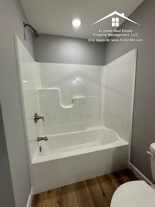 Building Photo - 2610 N Bluff St