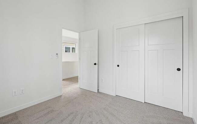 Building Photo - Beautiful Brand New Cottage - Modern Updates - Close to Washington Square