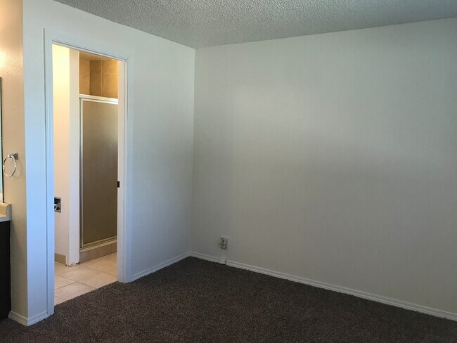 Building Photo - Adorable 3 Bed 2 Bath Ranch Style Home on ...