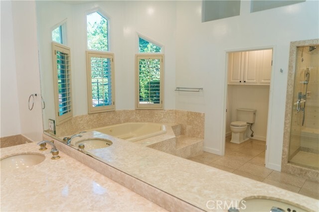 Building Photo - 5054 Encino Ave