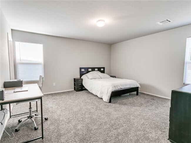 Building Photo - 11708 NW 99th Ter