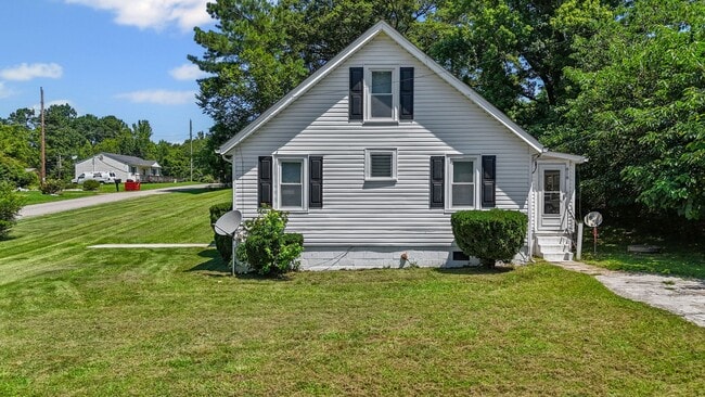 Building Photo - Updated 4-Bedroom Home in Blackstone!