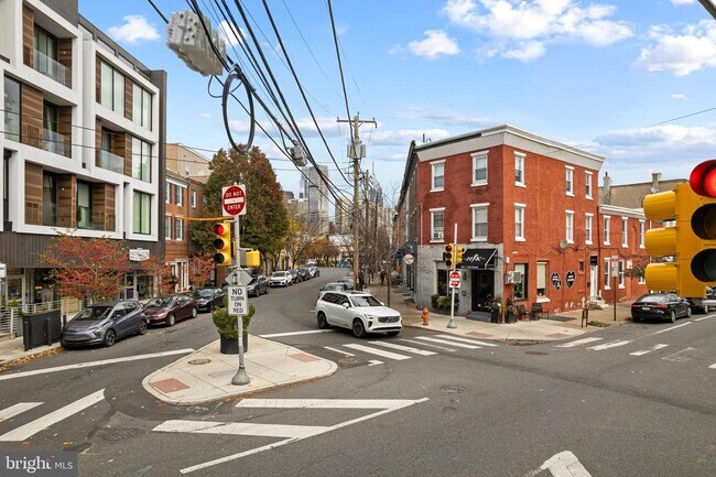 Building Photo - 2339 Catharine St