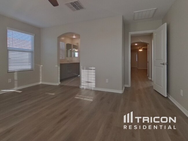 Building Photo - 1080 S 151st Ln