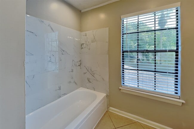 Building Photo - 3918 Forest Village Dr