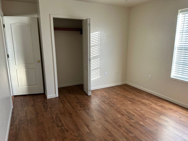Building Photo - 638 Woody Dr