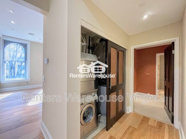 Building Photo - 219 Granby St