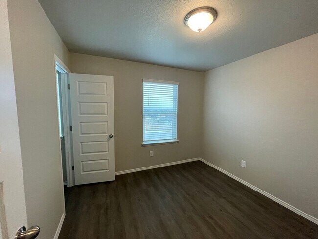 Building Photo - PRELEASING NOW!! Three Bedroom | Two Bathroom Home in Scott's Hollow