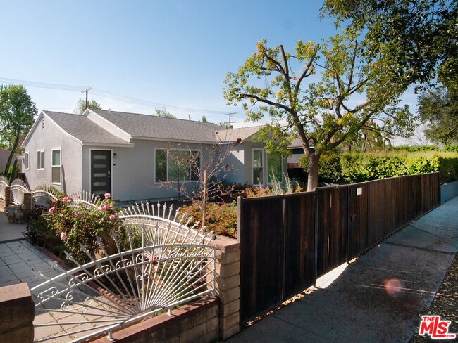 Building Photo - 6413 White Oak Ave