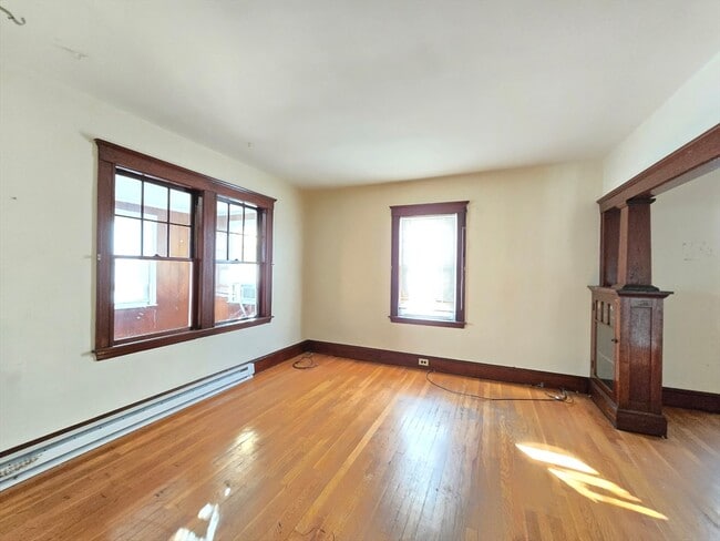 Building Photo - 23 Lowe St