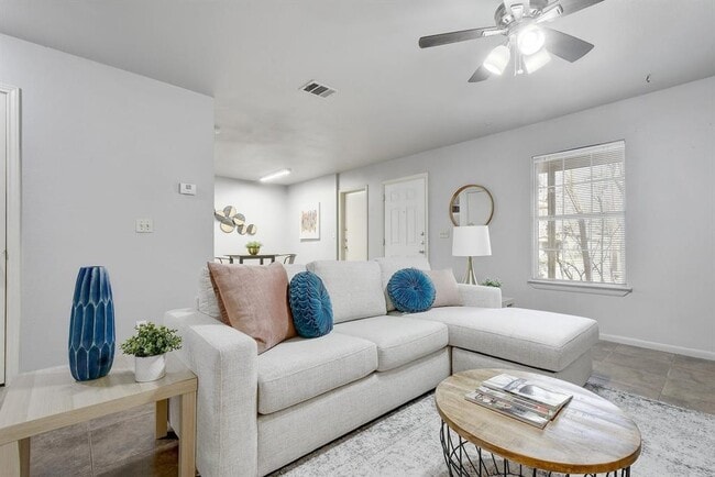 Building Photo - 6209 Langham St