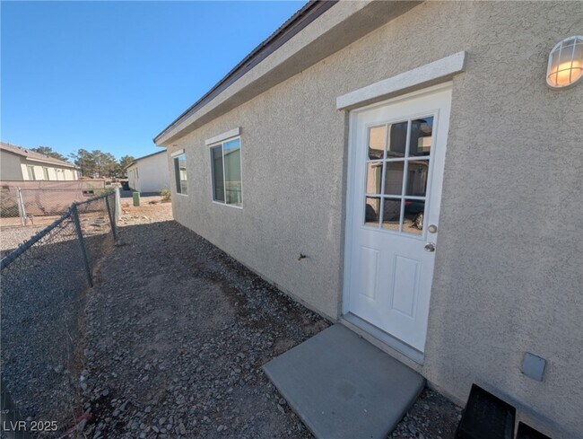 Building Photo - 1401 Ogallala St