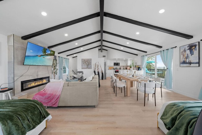 Building Photo - 5048 Bluff Pl