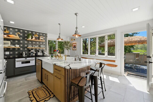 Building Photo - 34500 S Lakeside Terrace