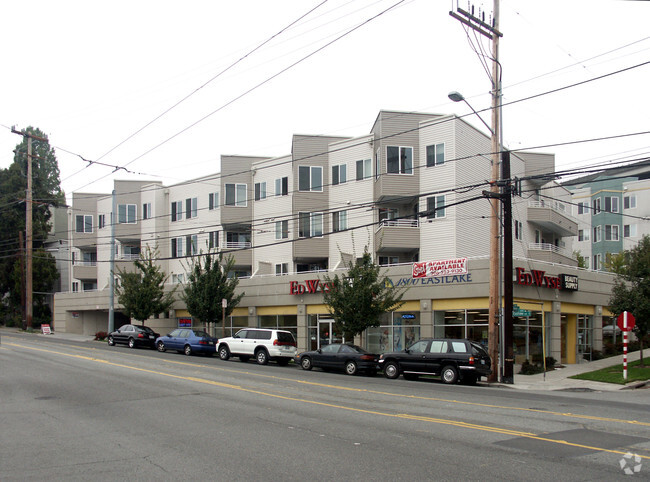 Building Photo - 1800 Eastlake Ave E