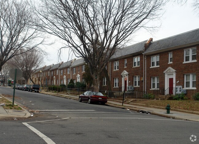 Building Photo - 1325 Orren St NE