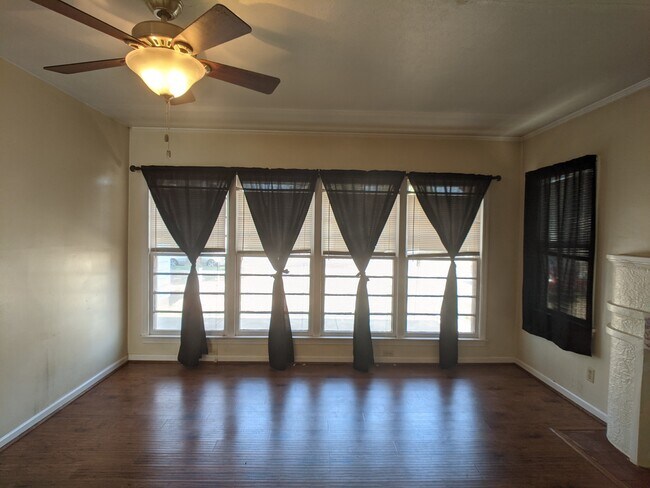 Building Photo - 1428 Axtell St