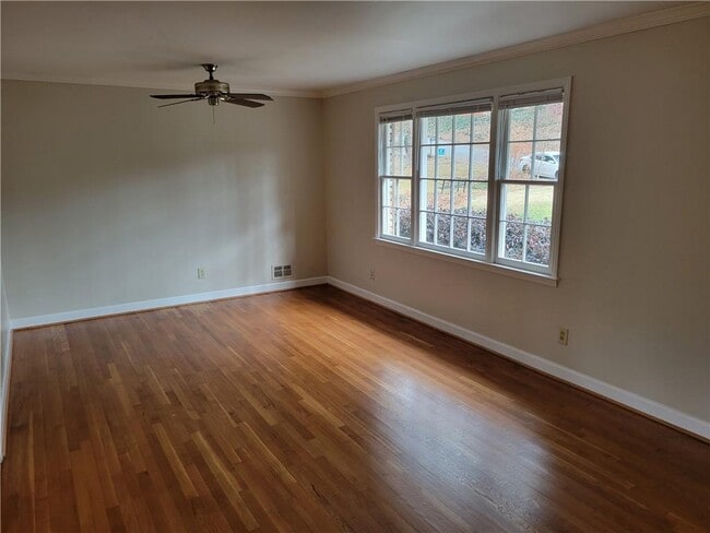 Building Photo - 3232 Woodlynne Way