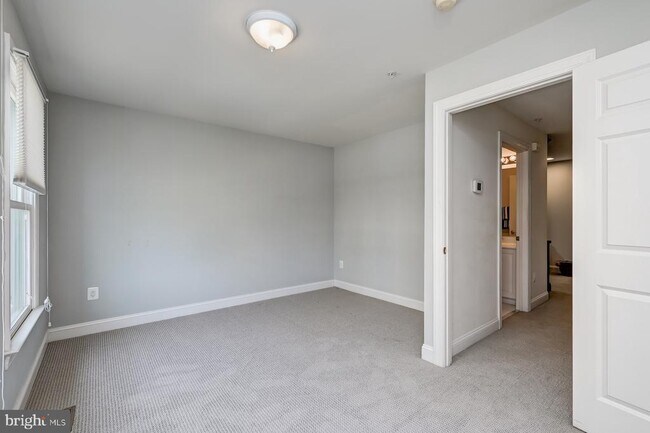 Building Photo - 1236 Harbor Island Walk
