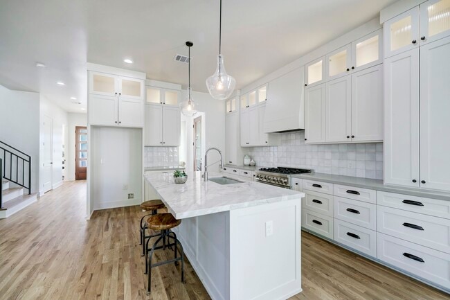 Building Photo - 4715 McKinney St