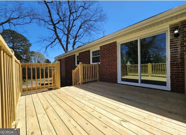 Building Photo - 2602 Lake Harbin Rd