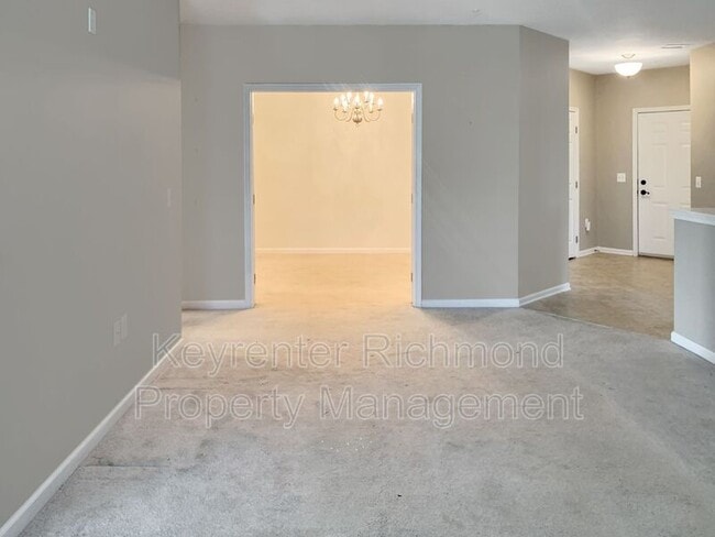 Building Photo - 910 Westwood Village Way