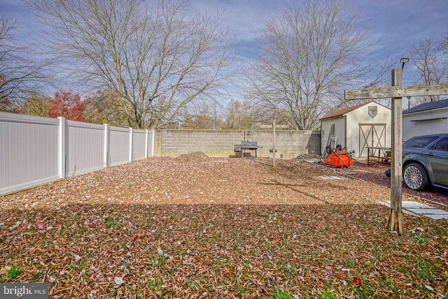 Building Photo - 19 E Millbrooke Ave