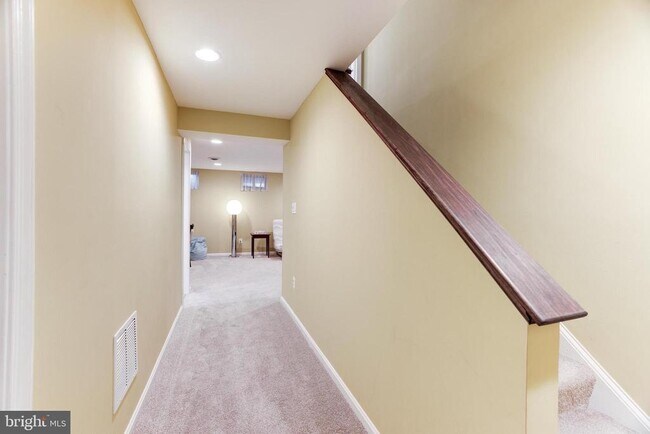 Building Photo - 22 Newland Ct