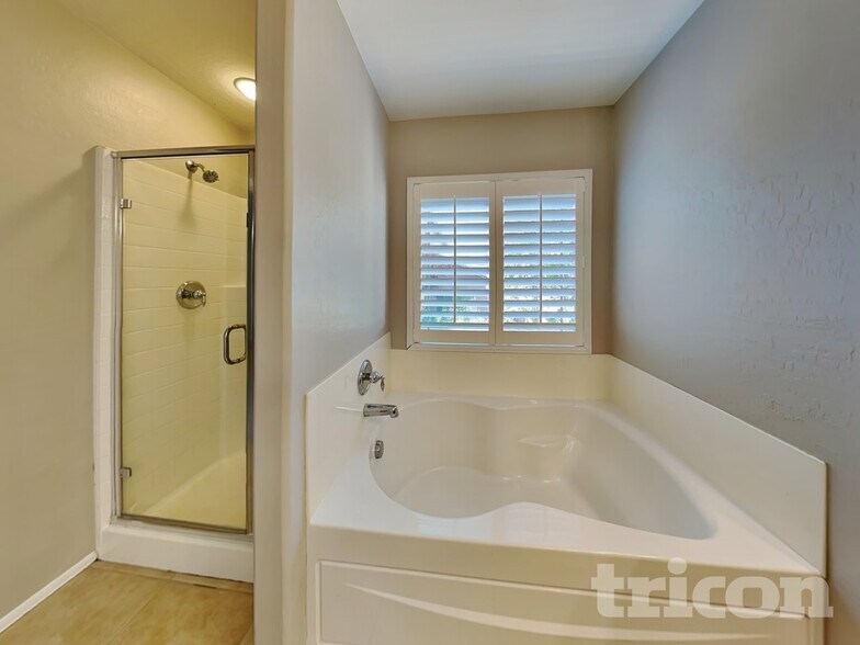 Building Photo - 10728 Khalua Ave