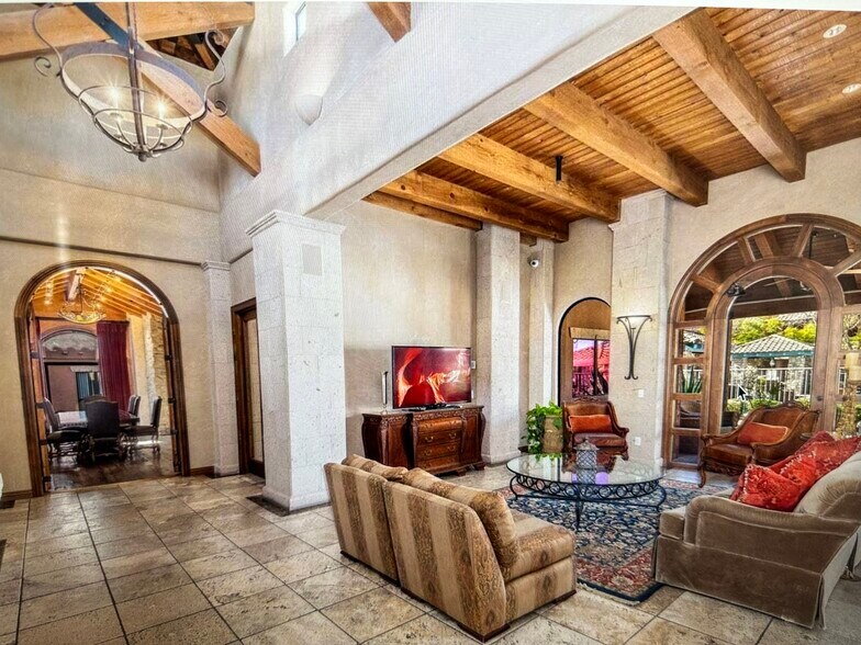 Clubhouse - 20660 N 40th St