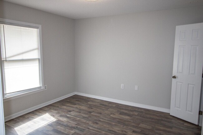 Building Photo - 140 Lanier Dr