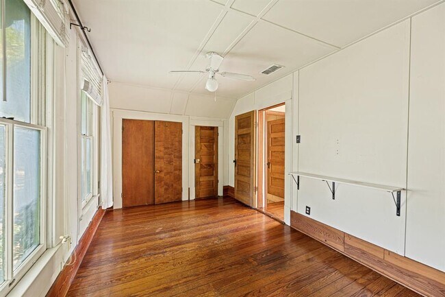 Building Photo - 3205 Guadalupe St