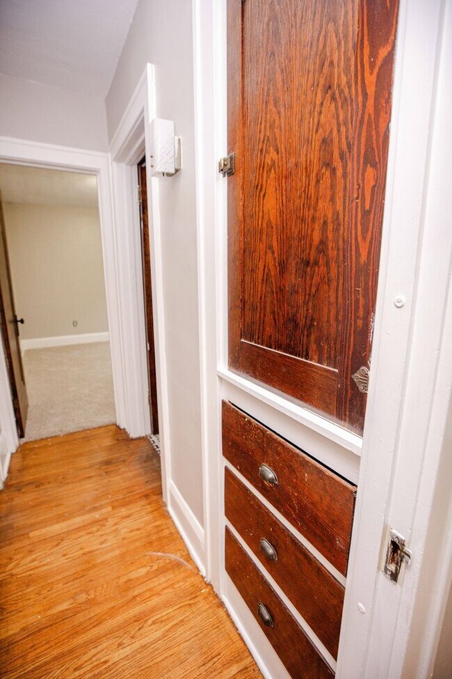 Building Photo - Beautiful two bedroom home with bonus room, fenced in back yard, garage, and full basement!