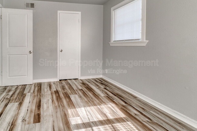 Building Photo - 820 NE 81st St