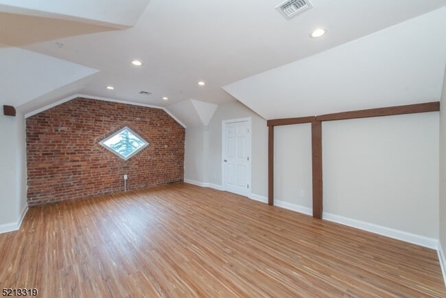 Building Photo - 124 Main St