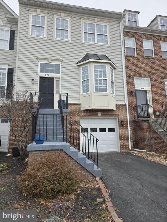 Building Photo - 676 McLeary Square SE