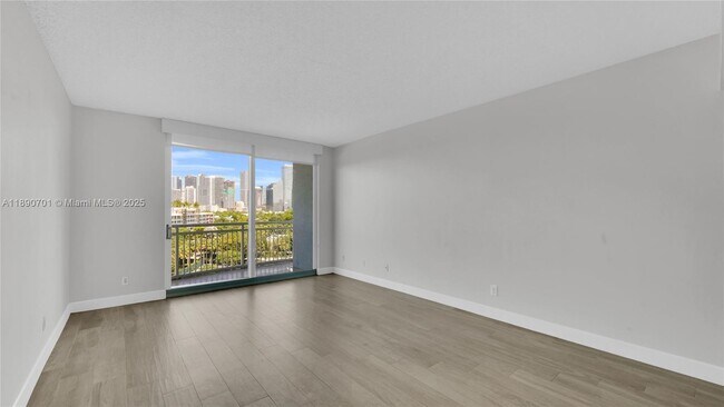 Building Photo - 2475 Brickell Ave