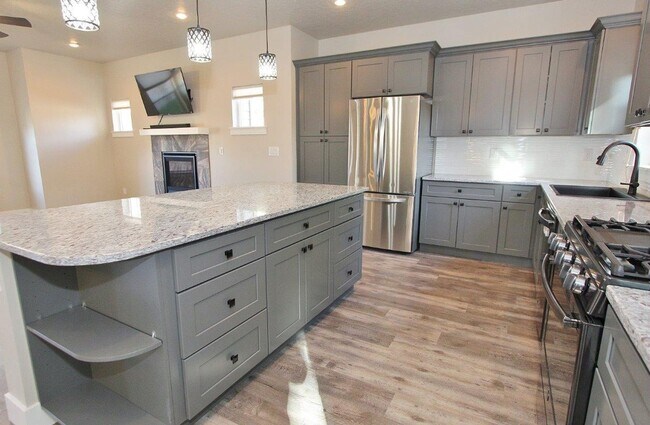 Building Photo - Immaculate North End Home