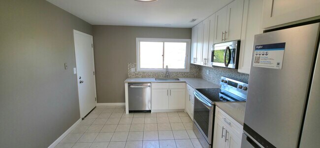 Building Photo - 4130 Cove Ln