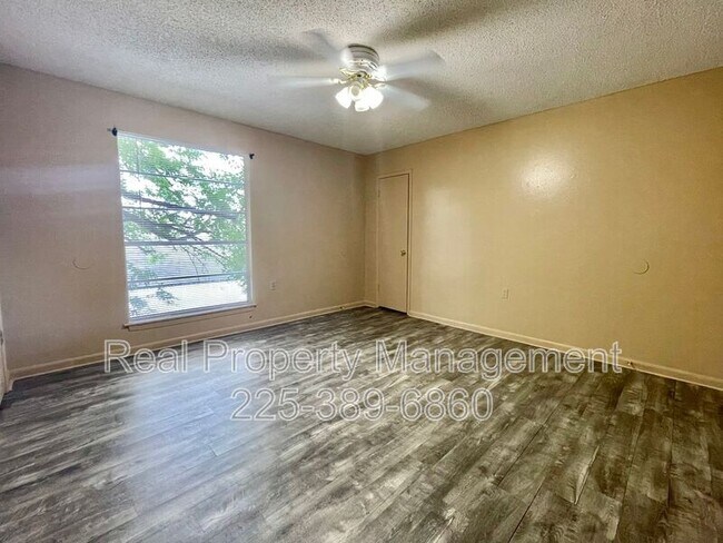 Building Photo - 10952 Cherry Hill Ave