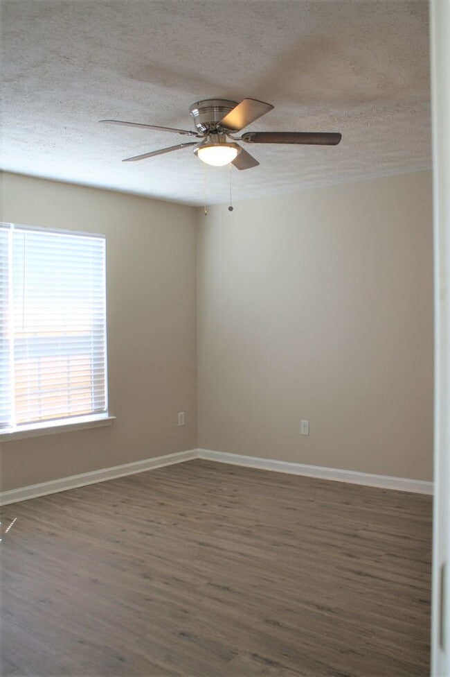 Building Photo - 622 Belle Court