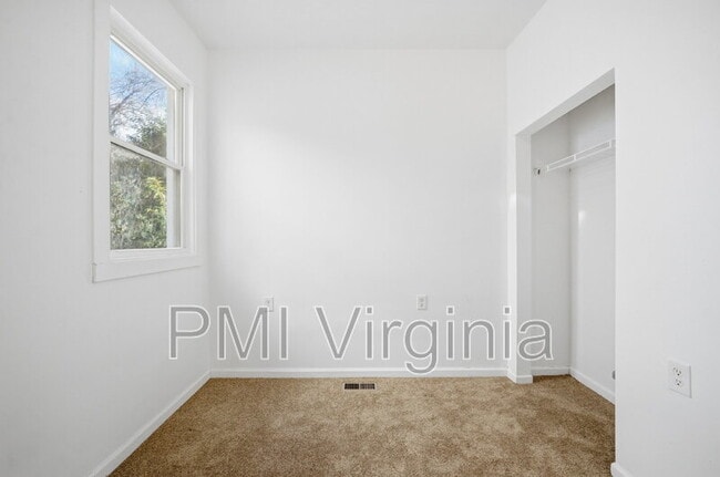 Building Photo - 36 Cedar Ave