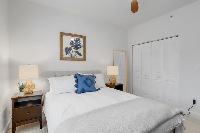 Building Photo - 250 NE 3rd Ave