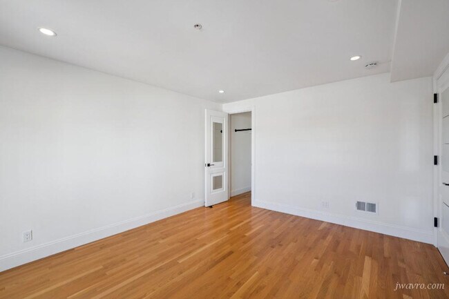 Building Photo - 641 Natoma St