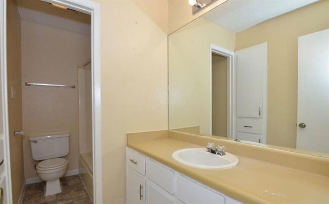 Building Photo - 10801 Lanshire Dr